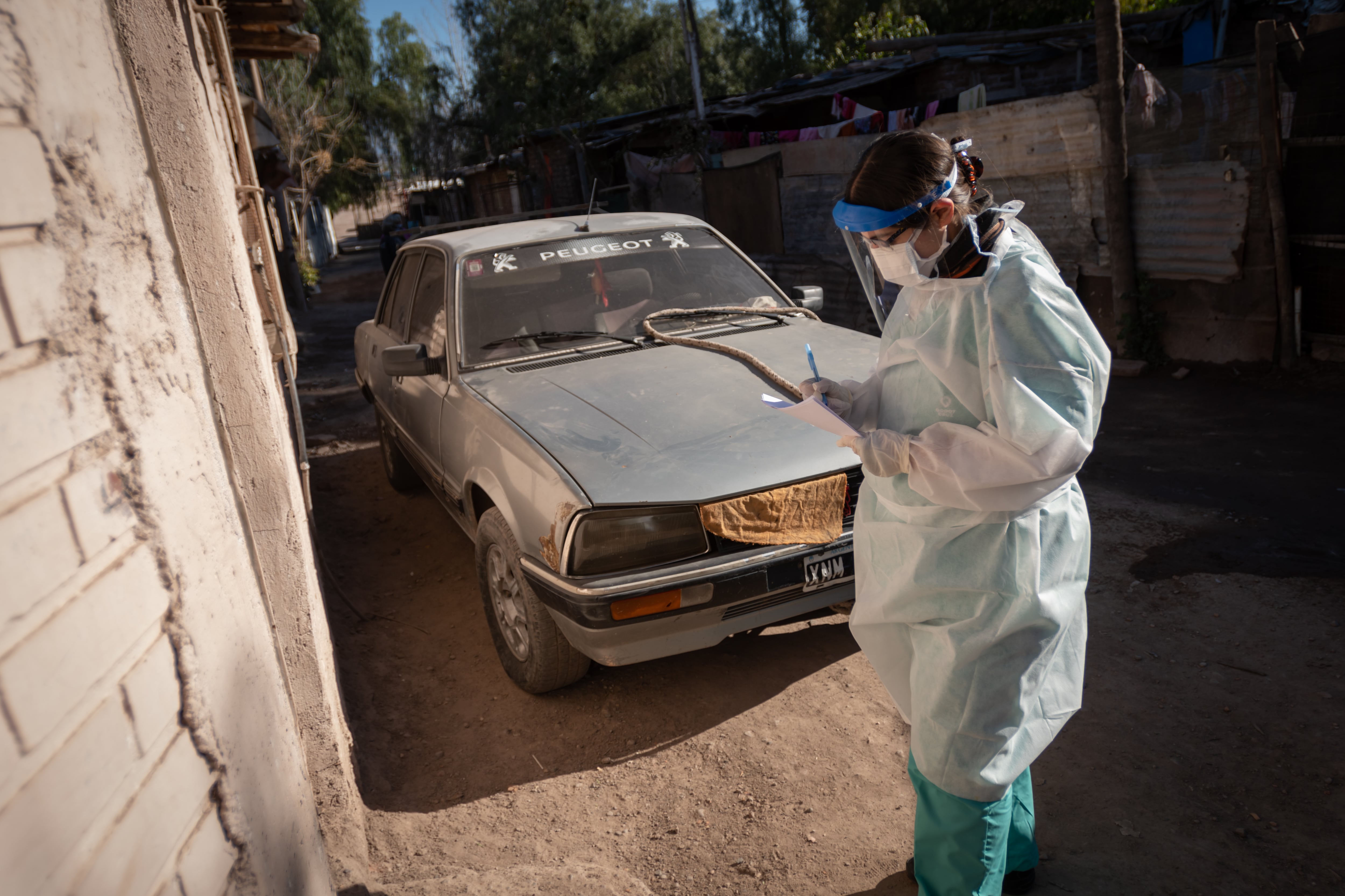 Por el aumento de casos positivos, son cada vez más intensos los operativos sanitarios en los barrios del Gran Mendoza.