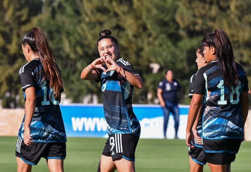 Con futuro. La mendocina Juana Moyano, proveniente de Las Pumas, firmó su primer contrato con Gimnasia La Plata hasta diciembre de 2025. Además es jugadora de Selección Sub 17.