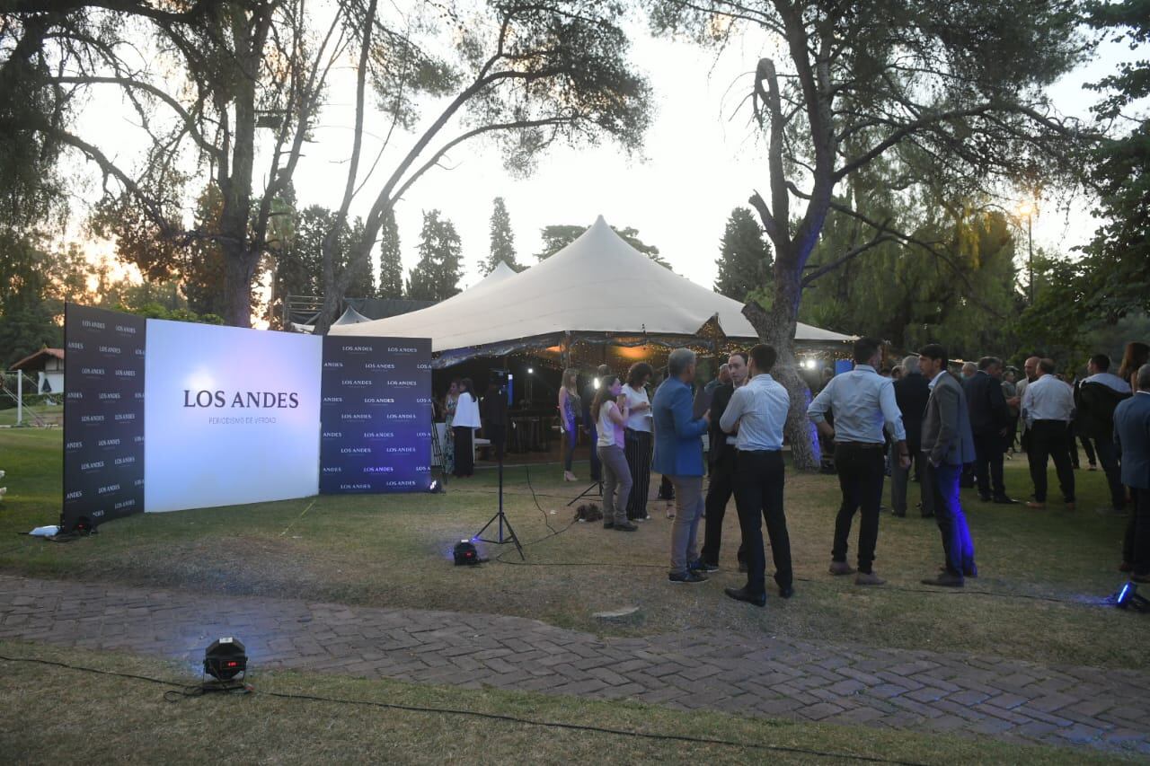 Diario Los Andes celebra 138 años junto a empresarios, políticos y personalidades de la cultura en el restaurante Bosco del parque General San Martín.