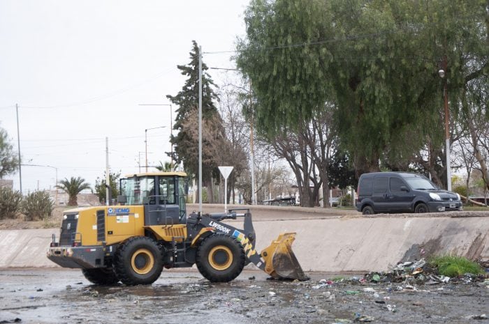 Se retiraron casi 800 toneladas de basura del dique Papagayos y las autoridades piden a la población cuidar el medio ambiente. / Foto: Prensa Gobierno de Mendoza