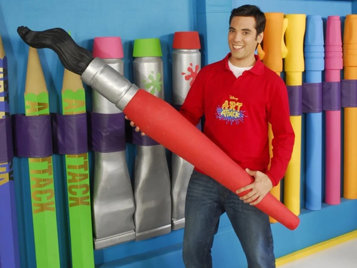 Emiliano, el presentador de Art Attack Argentina que le puso las manos a todos los programas del mundo.