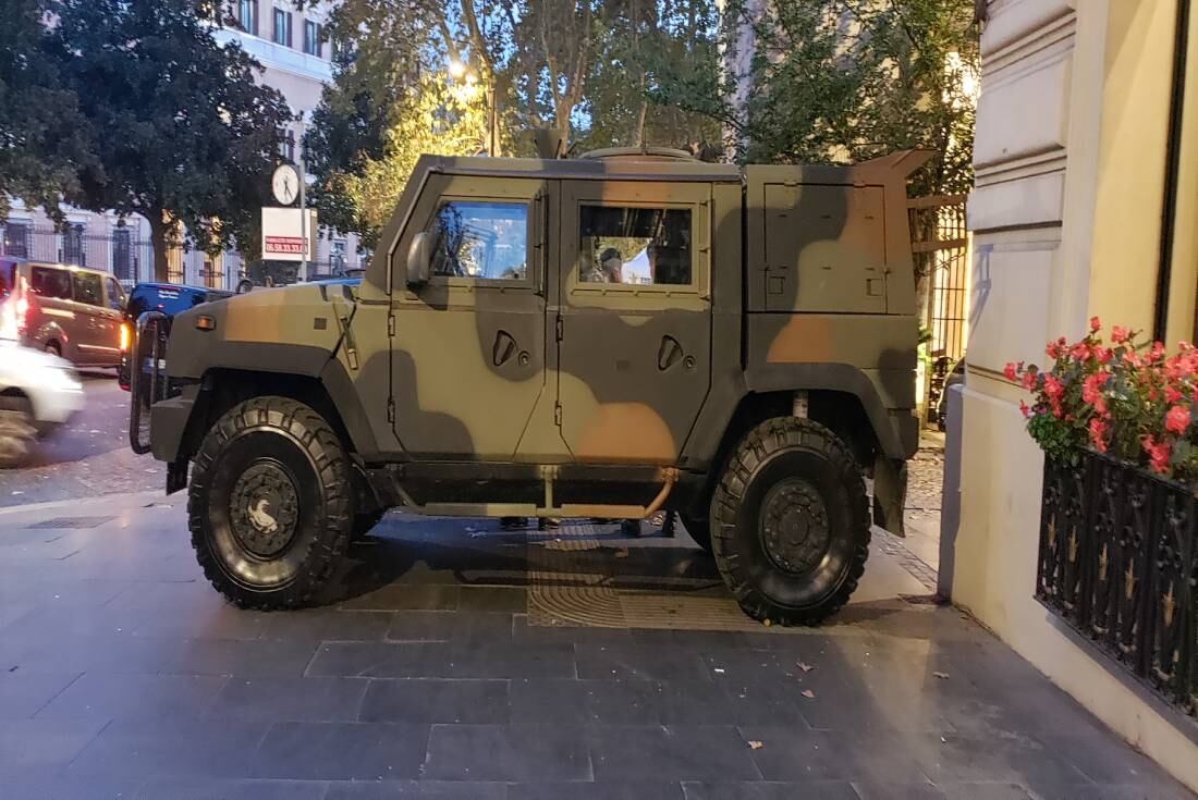 Vehículos militares, aviones de caza, helicópteros. Todo para la seguridad de los presidentes de las veinte principales economías del mundo. 