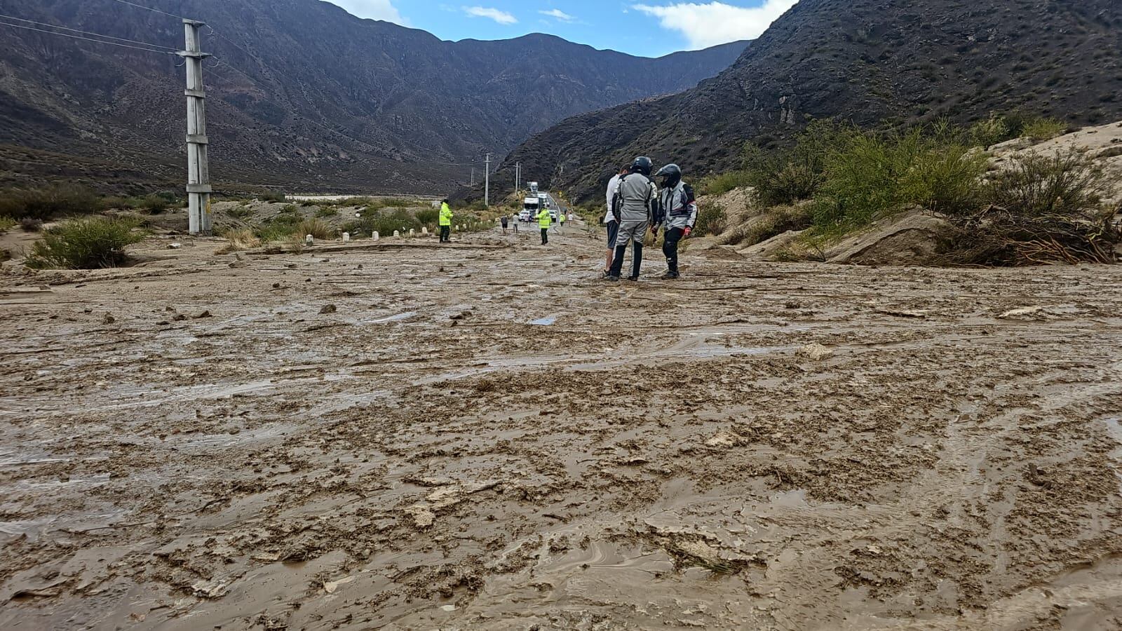 Tránsito normal en Alta Montaña luego del alud, aunque se mantiene la alerta ante las lluvias. Foto: Gentileza Gendarmería Nacional