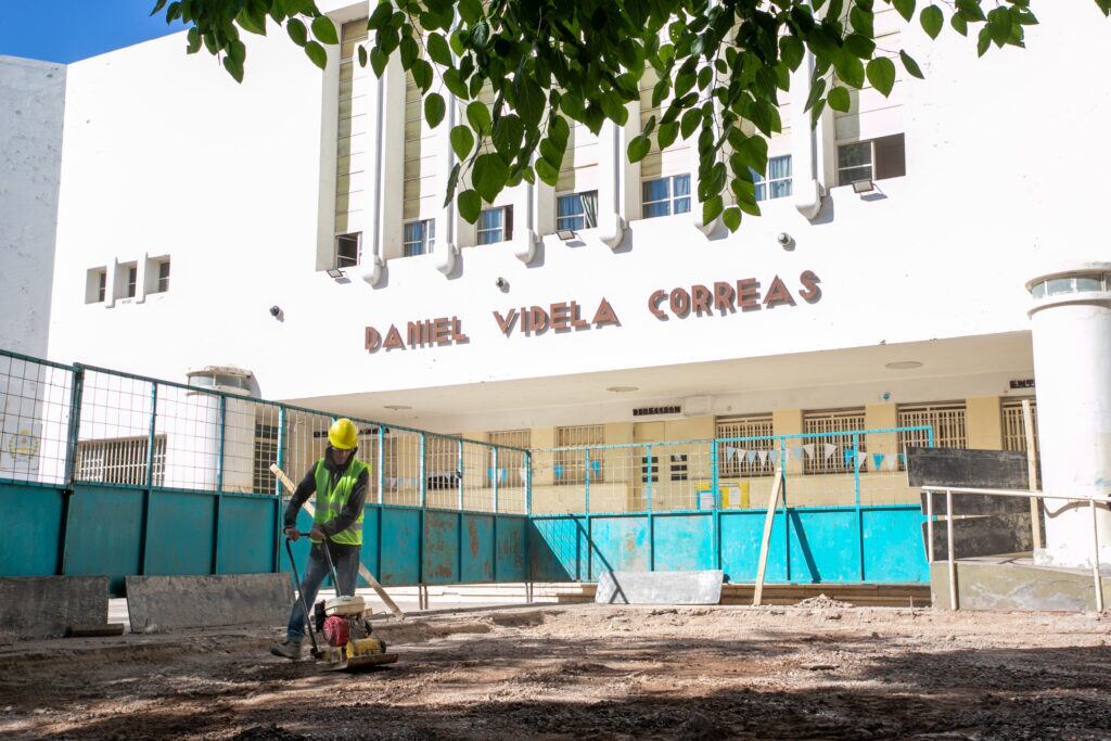 Ulpiano Suarez y Tadeo García Zalazar recorrieron las obras en la Escuela Videla Correas