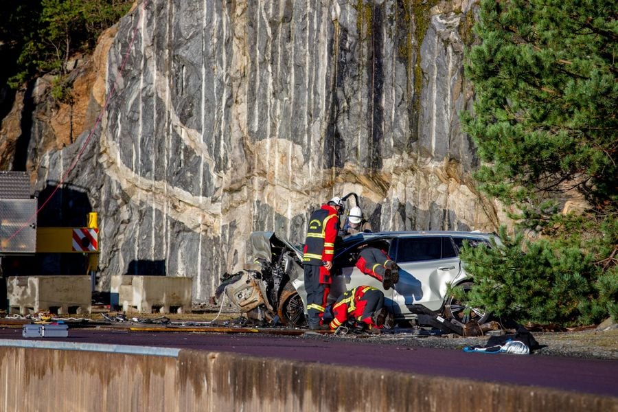 La marca sueca ha dejado caer muchas veces desde una grúa, a una altura de 30 metros, varios vehículos nuevos.