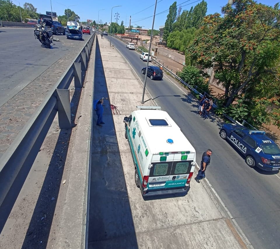 Se bajó a a cambiar una rueda pinchada, lo atropelló una camioneta y murió. Gentileza Ministerio de Seguridad