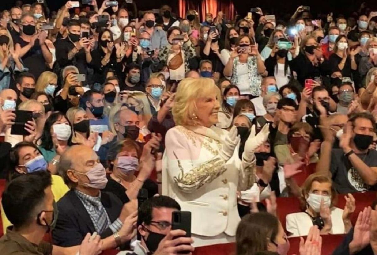 Mirtha Legrand fue al teatro a ver la obra de Adrián Suar y Diego Peretti (Gentileza)