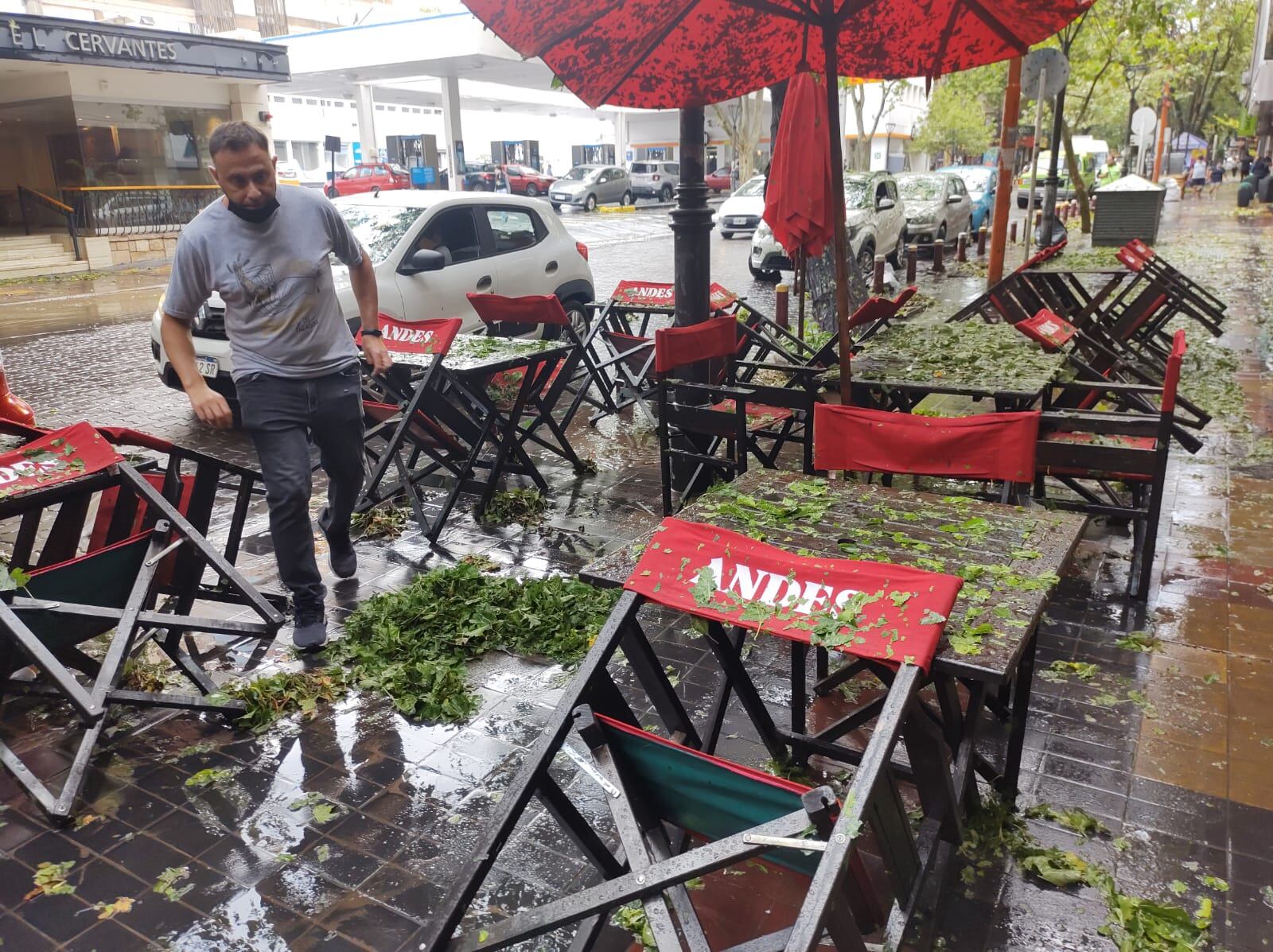 Las calles de Ciudad tras la fuerte tormenta de granizo.