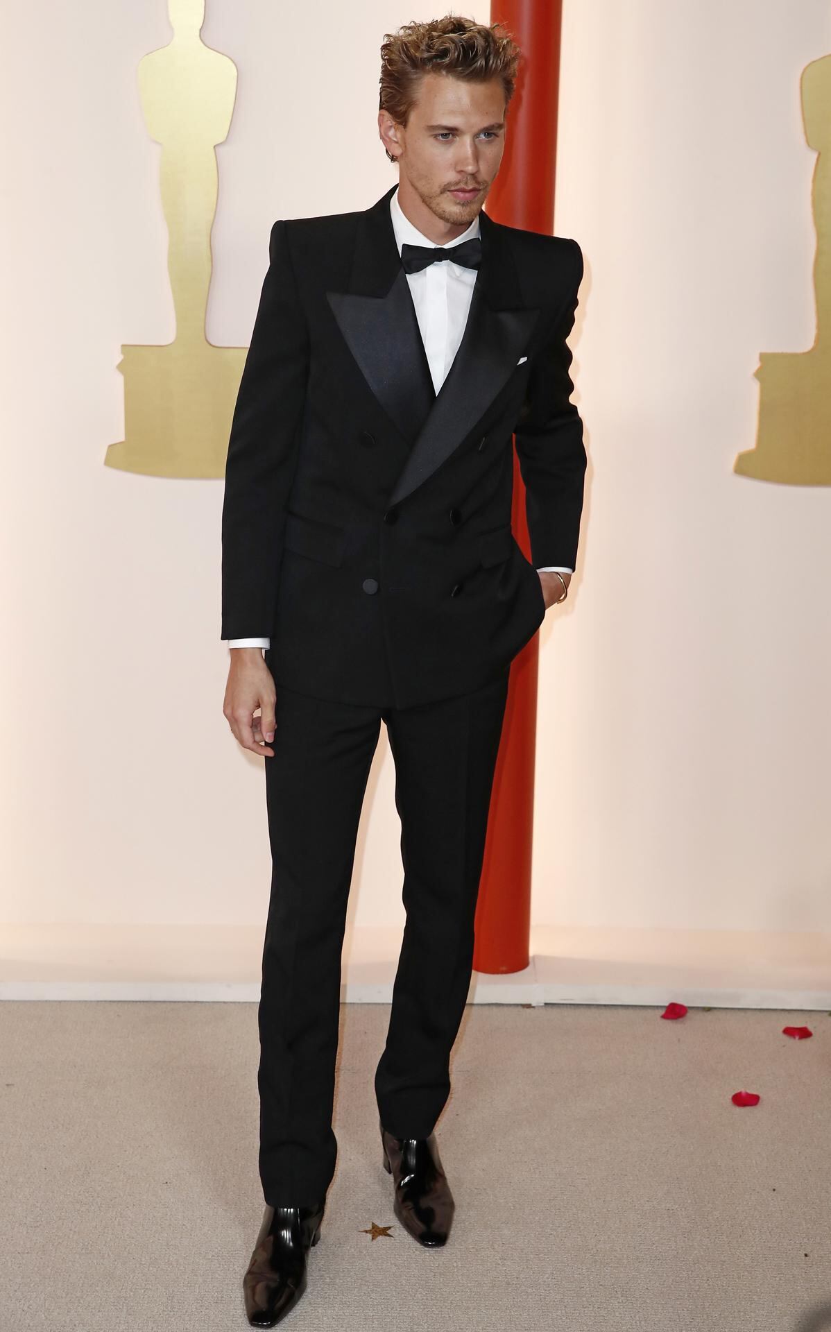 Austin Butler llega para la 95ª ceremonia anual de los Premios de la Academia en el Dolby Theatre de Hollywood, Los Ángeles, California.