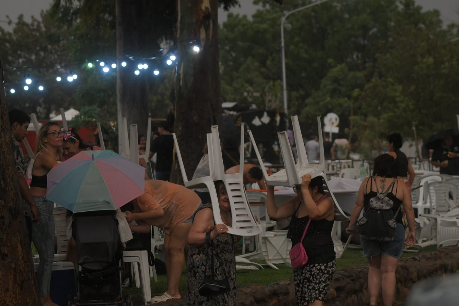 Guaymallén suspendió su fiesta de la Vendimia por la fuerte tormenta que azotó al Gran Mendoza. Foto: Marcelo Rolland / Los Andes