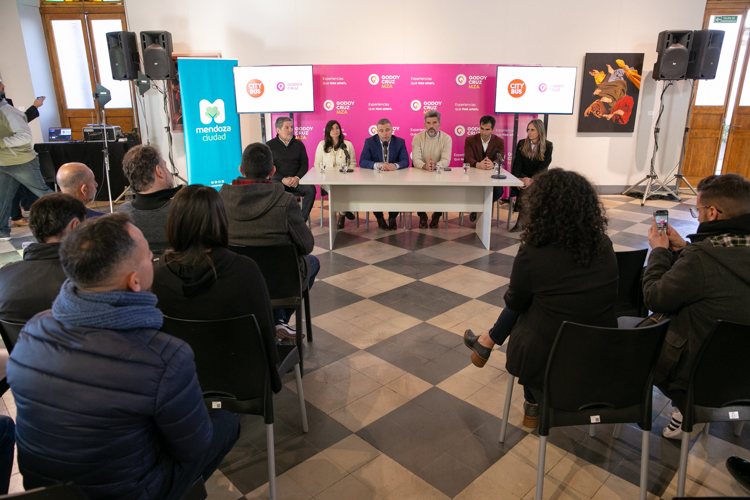 Ciudad firmó un acuerdo con Godoy Cruz para ampliar el recorrido del Mendoza City Tour