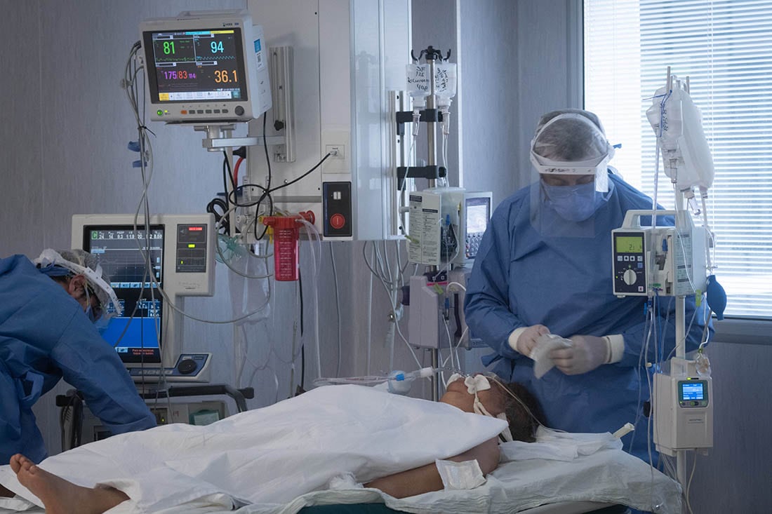 Guardia Covid del Hospital Central  
Unidad de Terapia Intensiva UTI donde están los pacientes graves que requieren respiradores mecánicos.
Las unidades criticas  trabajan a cama llena pero están dando respuesta a la demanda, es un hospital de alta complejidad que esta acostumbrado a este tipo de exigencias aun sin pandemia.