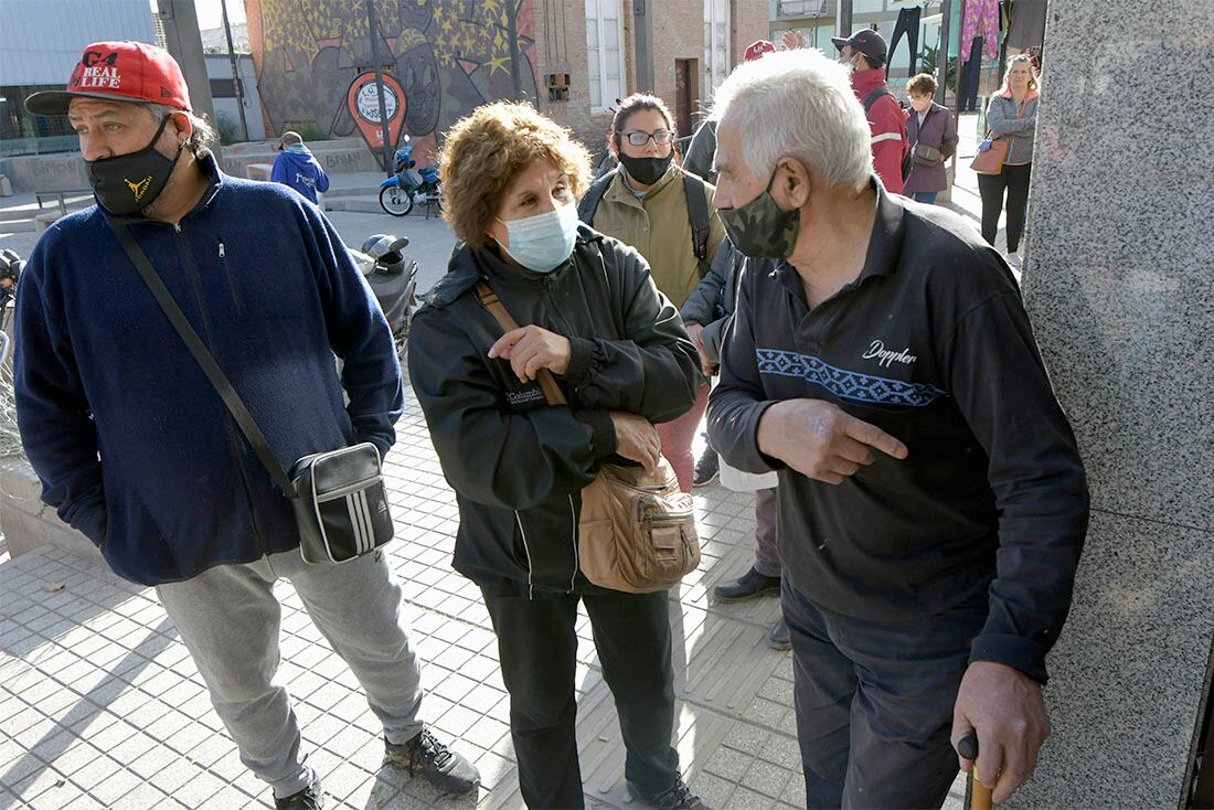 Calendario de pago a jubilados y pensionados en abril con los cambios por Semana Santa - Foto: Orlando Pelichotti / Los Andes