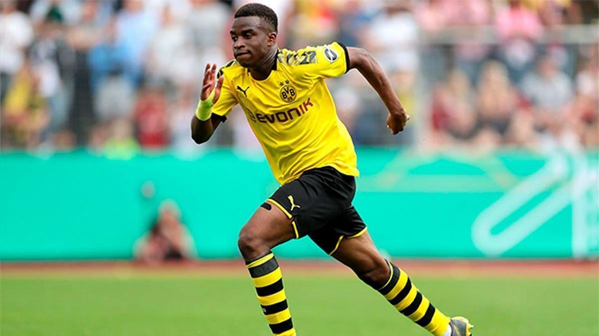 Youssoufa Moukoko es un futbolista camerunés, naturalizado alemán, que juega de delantero en el Borussia Dortmund de la Bundesliga de Alemania.