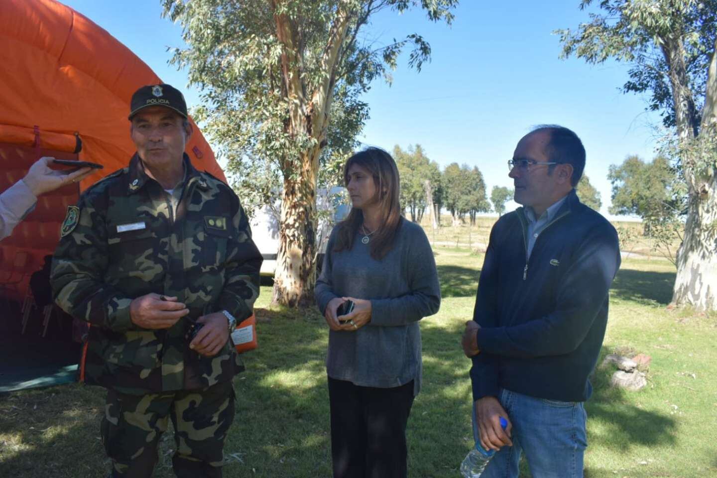 El intendente de Bolívar, Marcos Pisano, junto a la fiscal Julia María Sebastián.