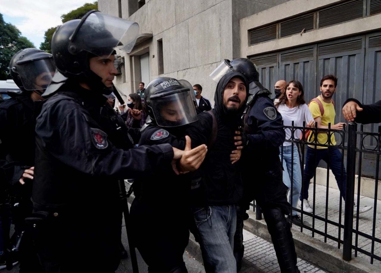 Incidentes en la puerta del Incaa - Foto Clarín