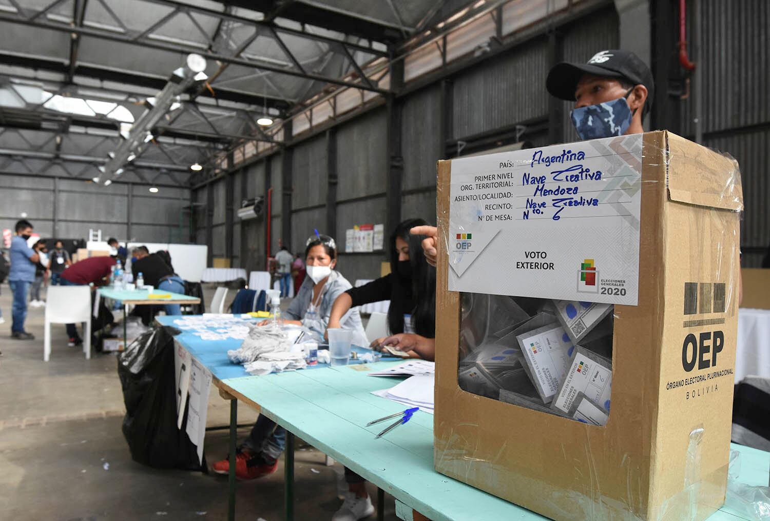 En Mendoza el gobierno provincial habilitó cinco puntos de sufragio en para garantizar el derecho a votar de la comunidad boliviana de la provincia.