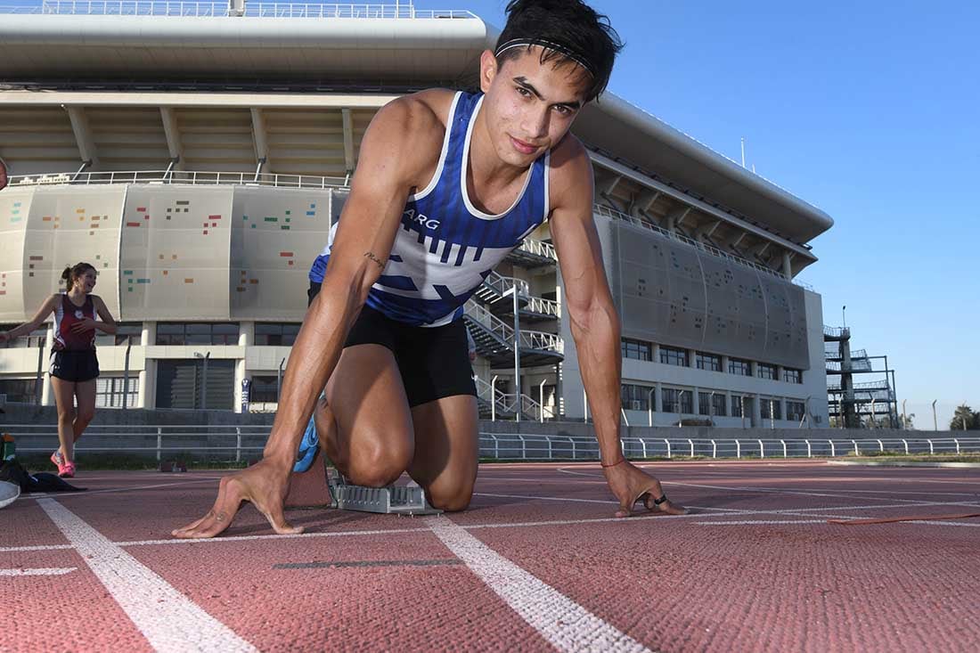 Agustin Pinti, atleta que viaja a Guayaquil, Ecuador representando a la Argentina en el Sudamericano de atletismo.
