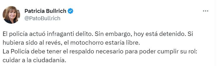 Patricia Bullrich defendió al policía en su cuenta de Twitter.