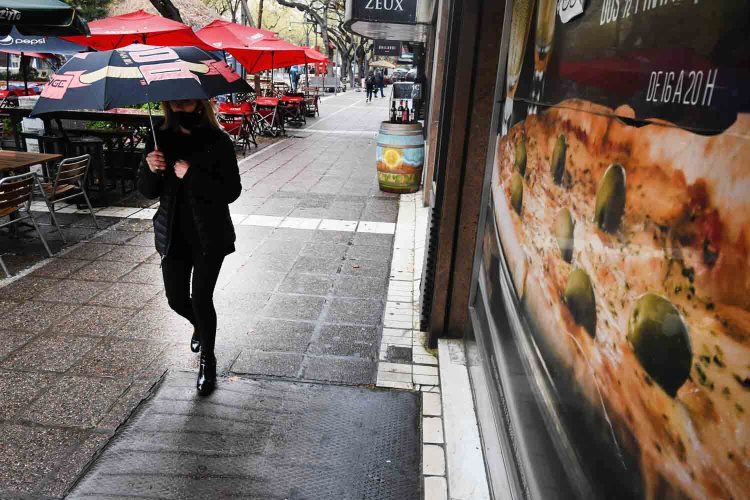 Lluvioso y frío.
Despues de más de dos meses volvió a llover y bajó la temperatura en Mendoza.