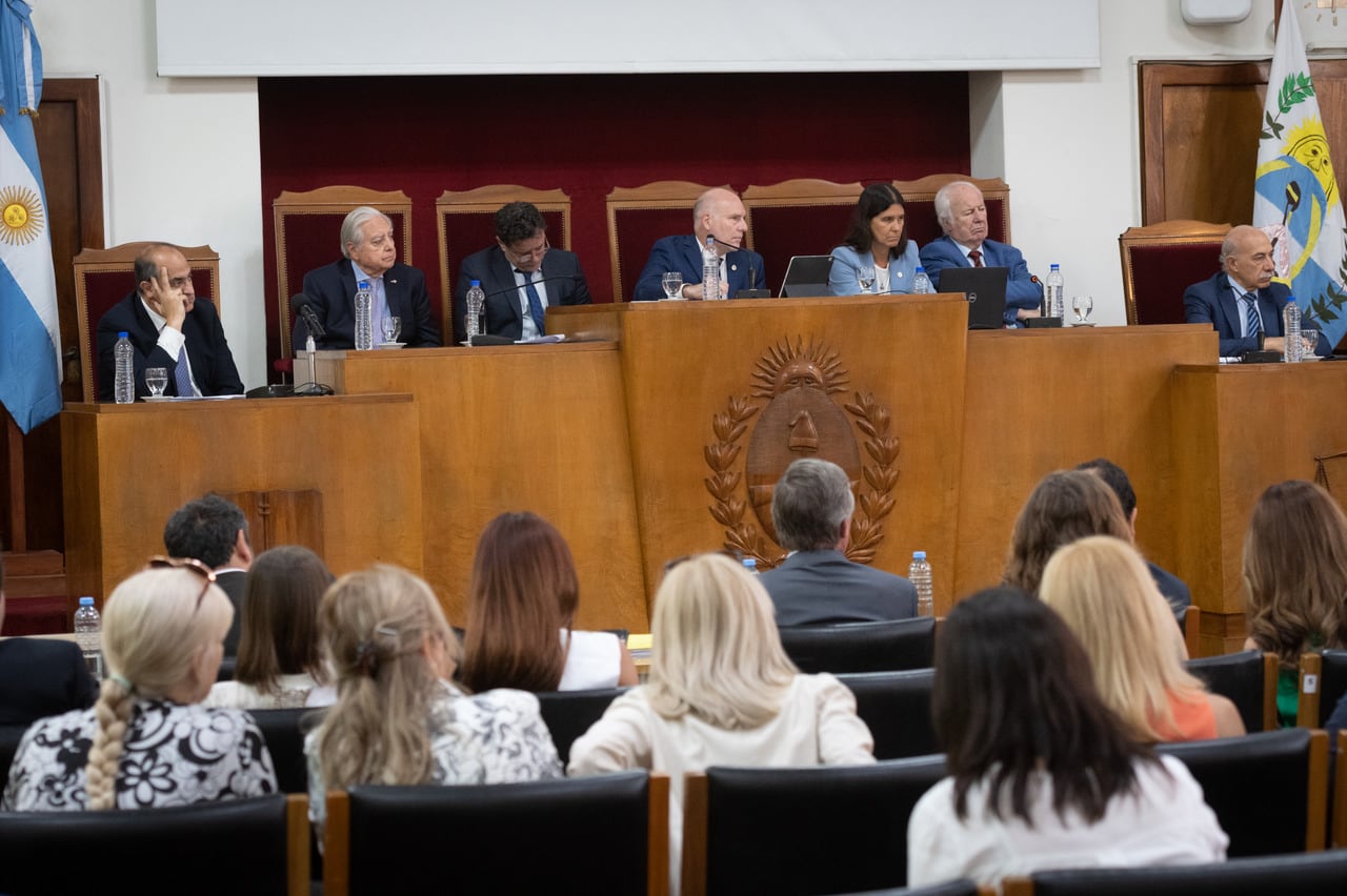 Audiencia Pública sobre el tema conocido como Reina de la Vendimia de Guaymallen, se realizóen el  Salón de Actos del Palacio de Justicia con la Corte Superema de Justicia presente 

Foto: Ignacio Blanco / Los Andes 
