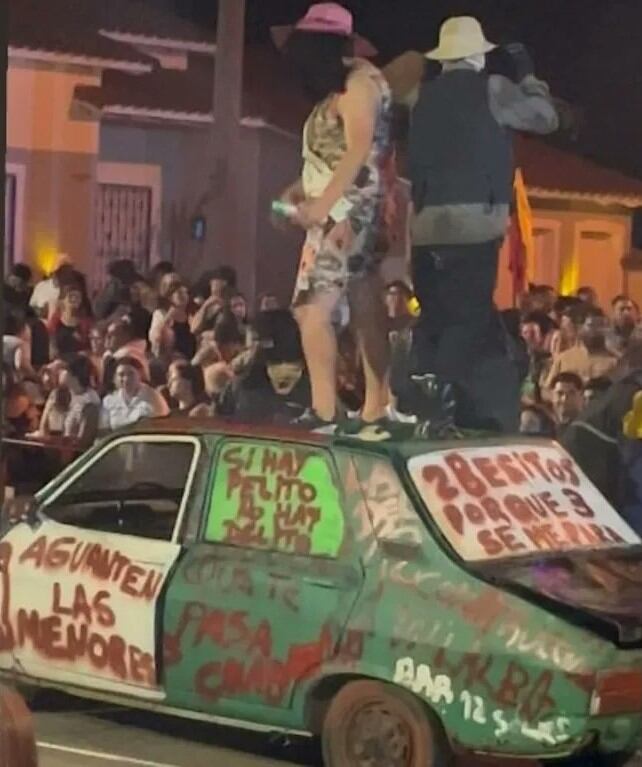 La polémica carroza del carnaval en Lincoln que incitó al abuso de menores.