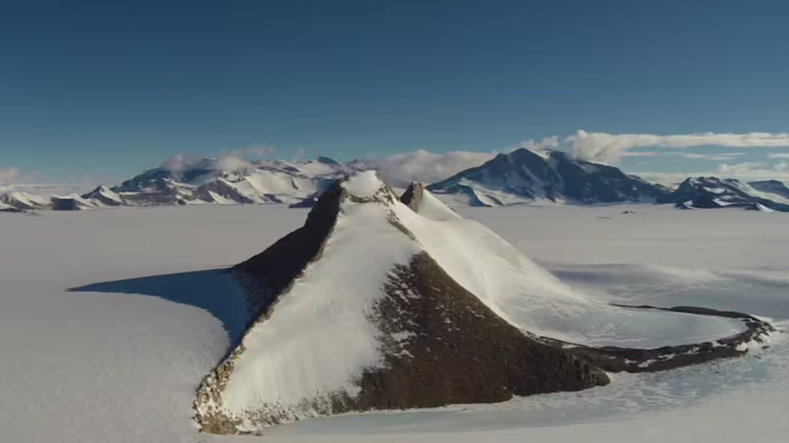 Estas misteriosas formaciones geológicas son conocidas como nunataks. Foto: La Nación