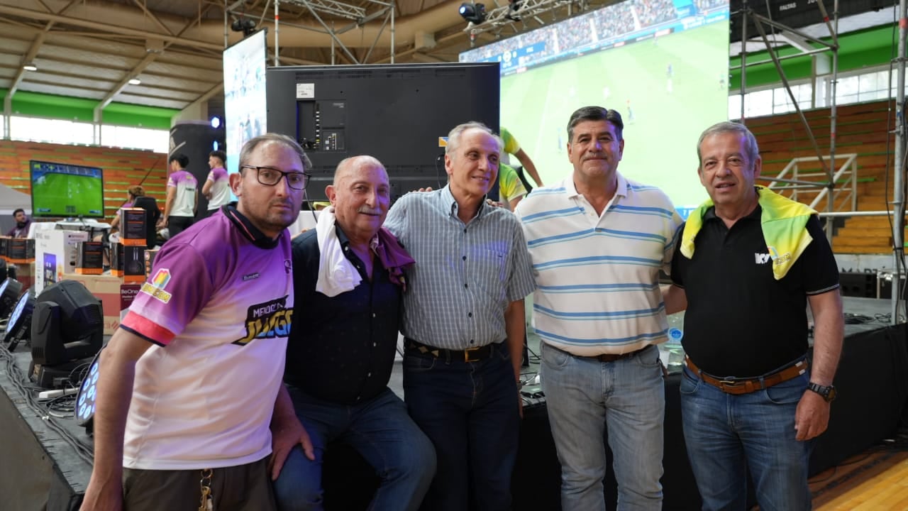 Los intendentes de Rivadavia, Junín y San Martín junto al vicegobernador Mario Abed.