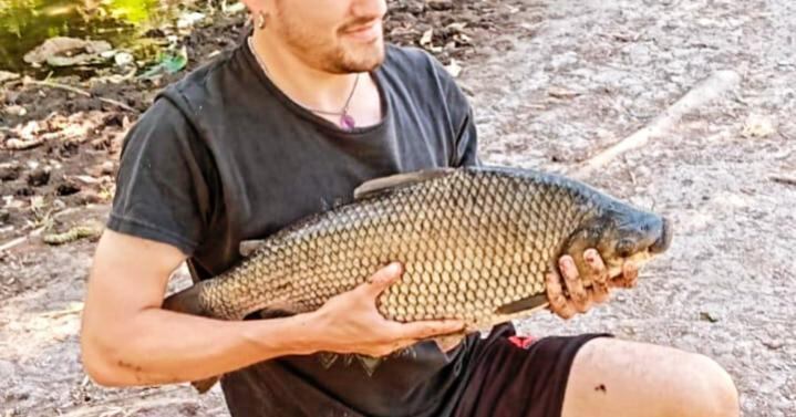 El enorme tamaño del sábalo sorprendió a la ciudad.