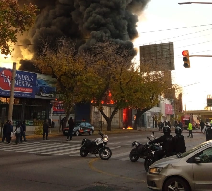 Grave incendio en Zapata Goma