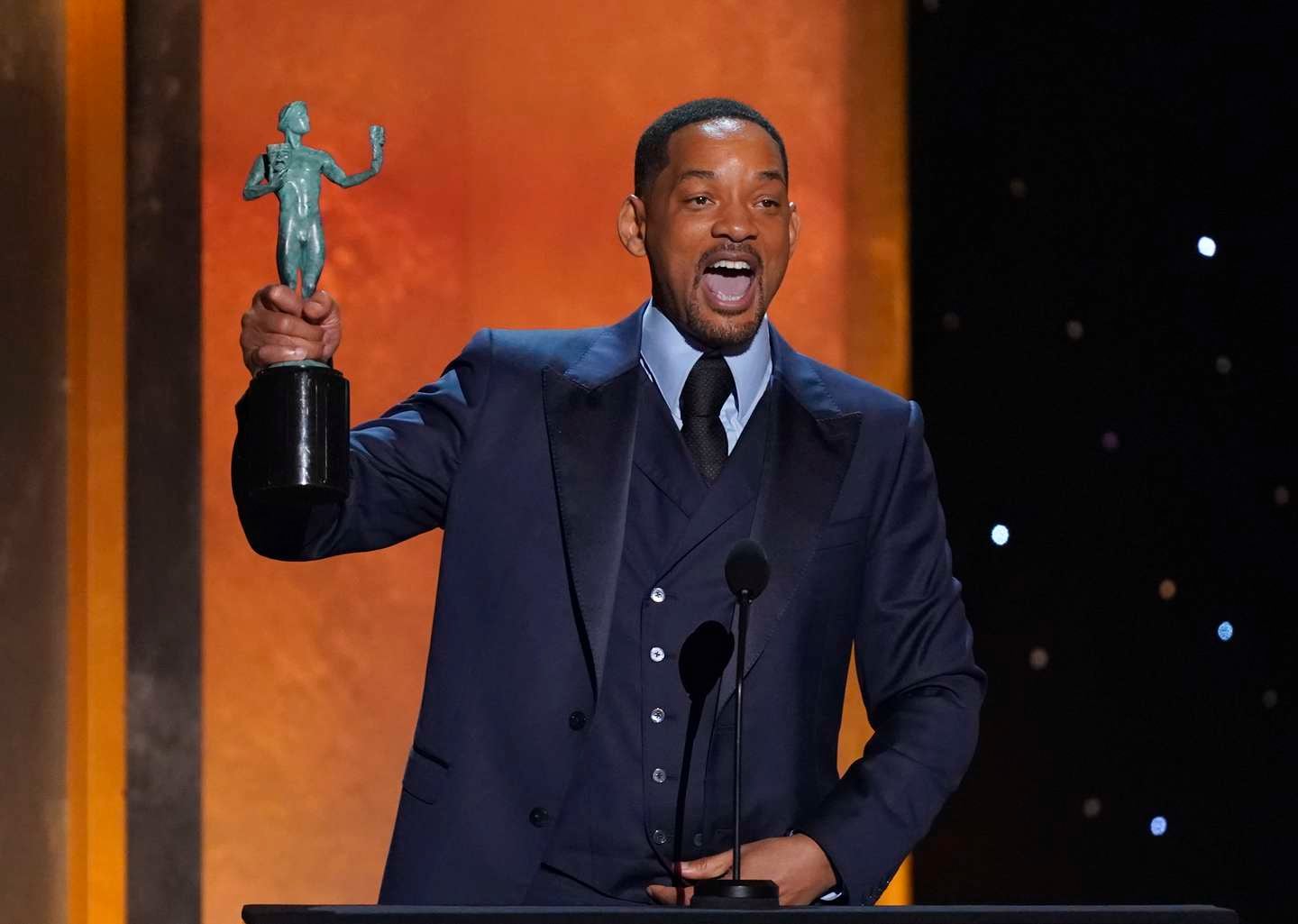 Will Smith recibe el Premio SAG al mejor actor, por "King Richard". Foto: Chris Pizzello / AP