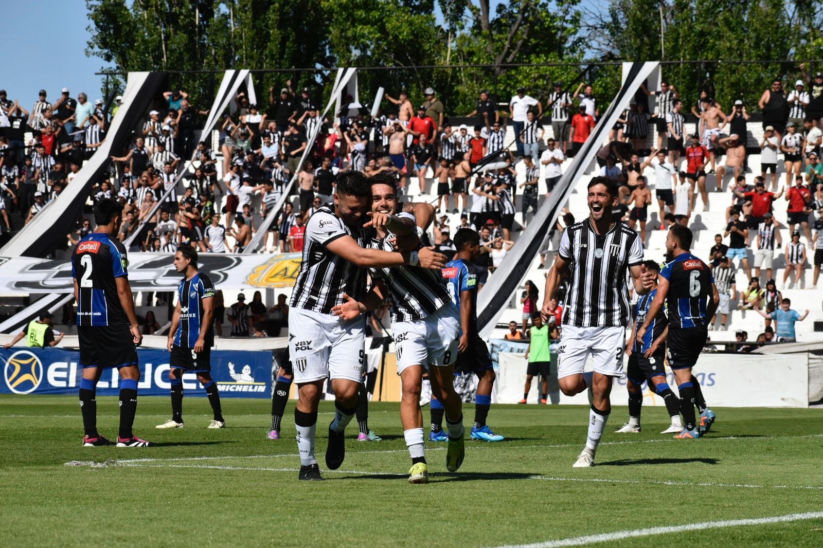 Gimnasia y Esgrima derrotó a Almagro por 3-1 con goles de Nicolás Romano (2) y Luis Silba. / Gentileza: Prensa GyE.