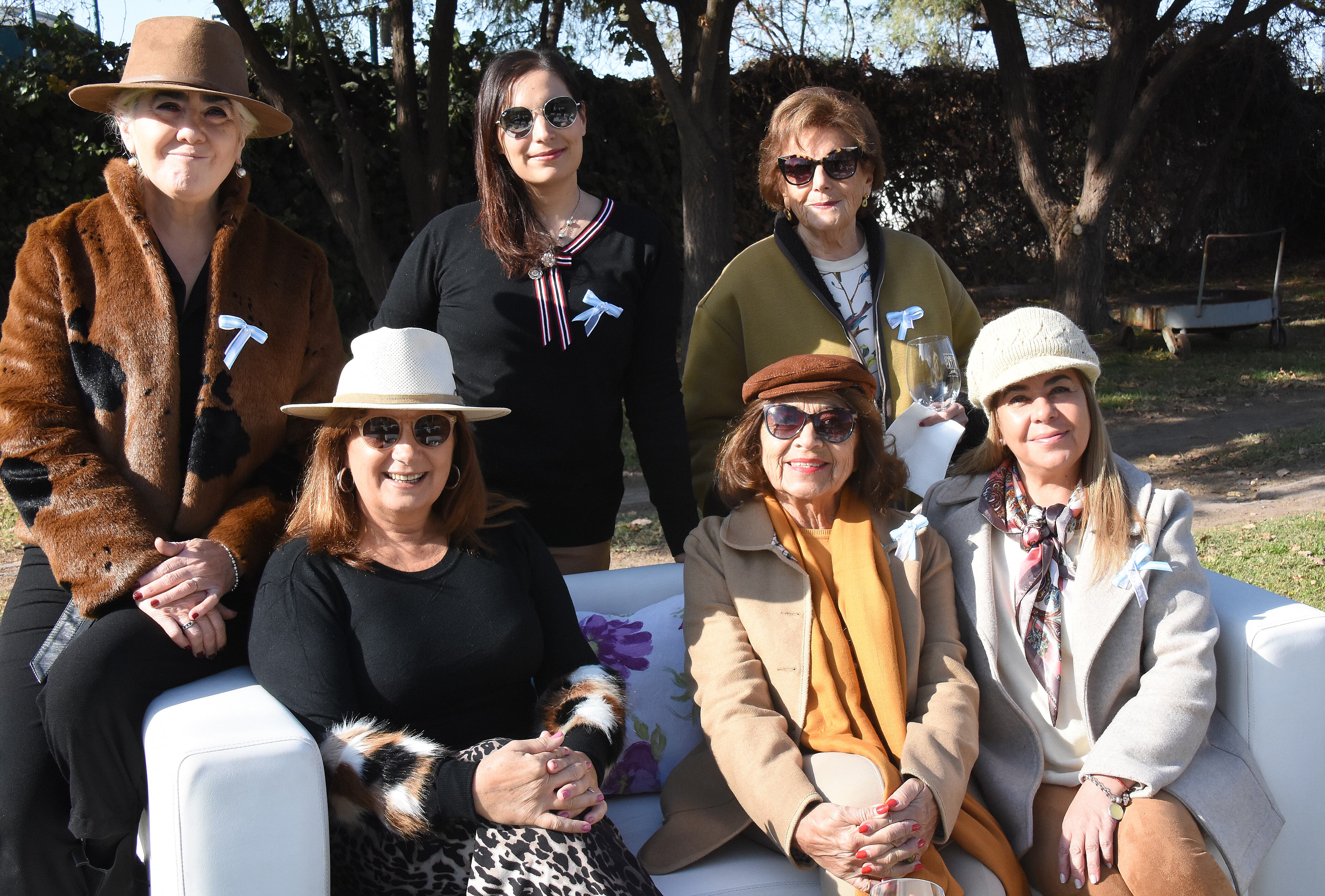 Nancy López, Marta Ceballos y Elisa Figueroa. Paradas: Fatima Villagra, Alejandra Mosri y Alicia Groisman.