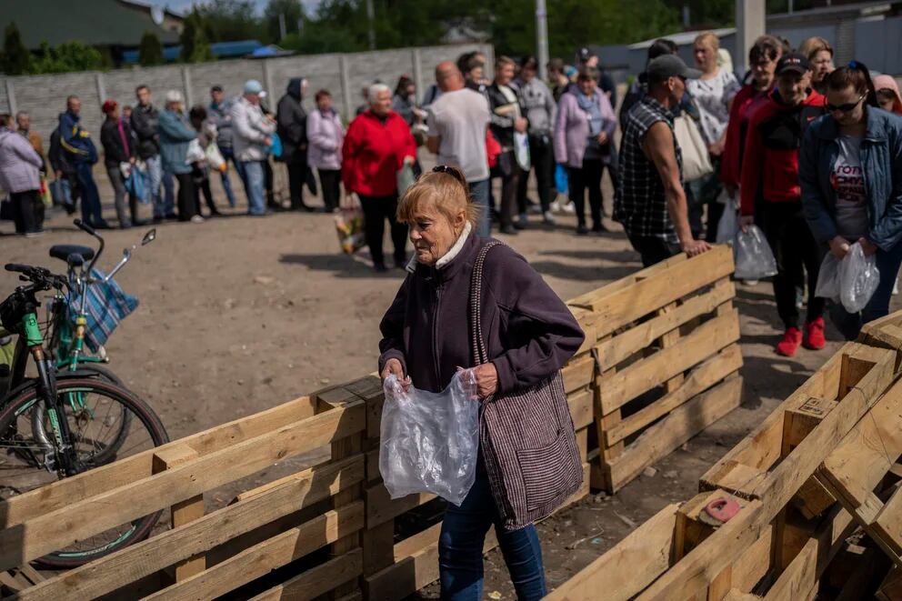 Ucrania informó que en Mariúpol murieron 22 mil residentes durante los tres meses de las tropas rusas. (AP)