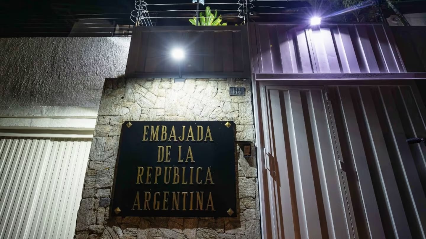 La Embajada Argentina en Venezuela, sin luz, desde adentro. (Gentileza)