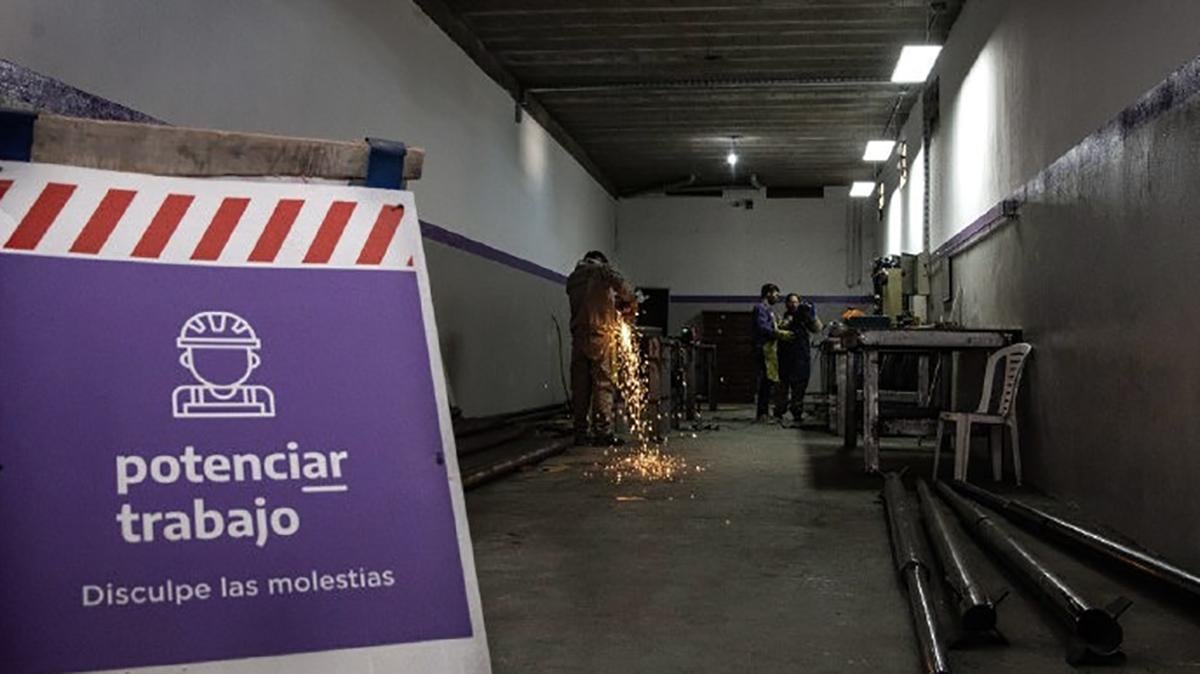 El Gobierno oficializó la suspensión del pago por tres meses a beneficiarios del programa Potenciar Trabajo. Foto: Télam