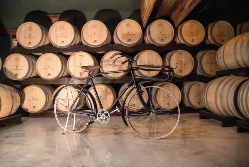 "Don Lolo” recorría en su bicicleta repartiendo vino por las calles de la ciudad de Chacabuco, en Buenos Aires. El fundador de la bodega pensó en grande y hoy, en el Este, su tercera generación celebró un paso pionero.