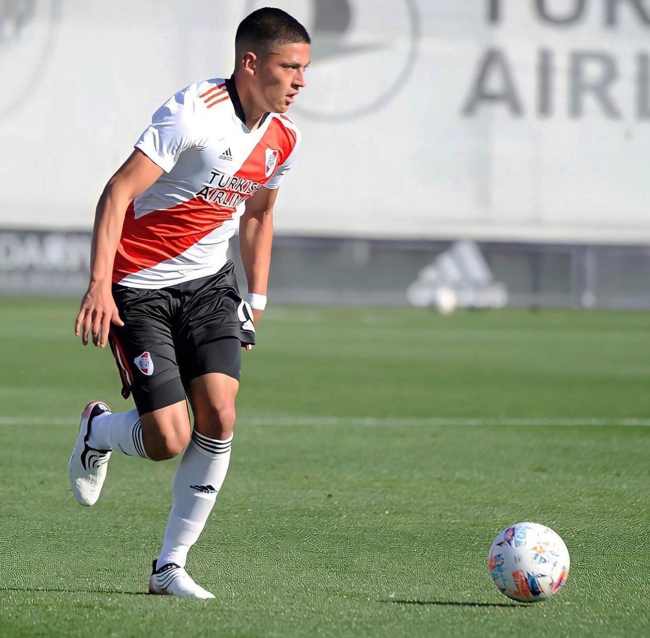 El volante de la reserva de River es una de las grandes esperanzas del Millonario que buscará sumar minutos en Godoy Cruz.