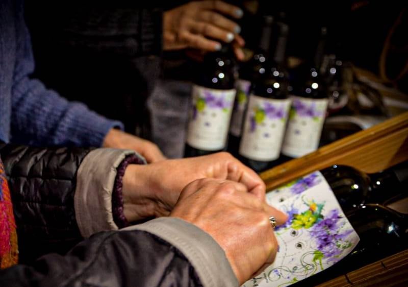 El vino "Apasionadas" de colectivo Mujeres de la Viña fue exportado a Houston, Texas, marcando el inicio de su aventura en el mercado internacional.