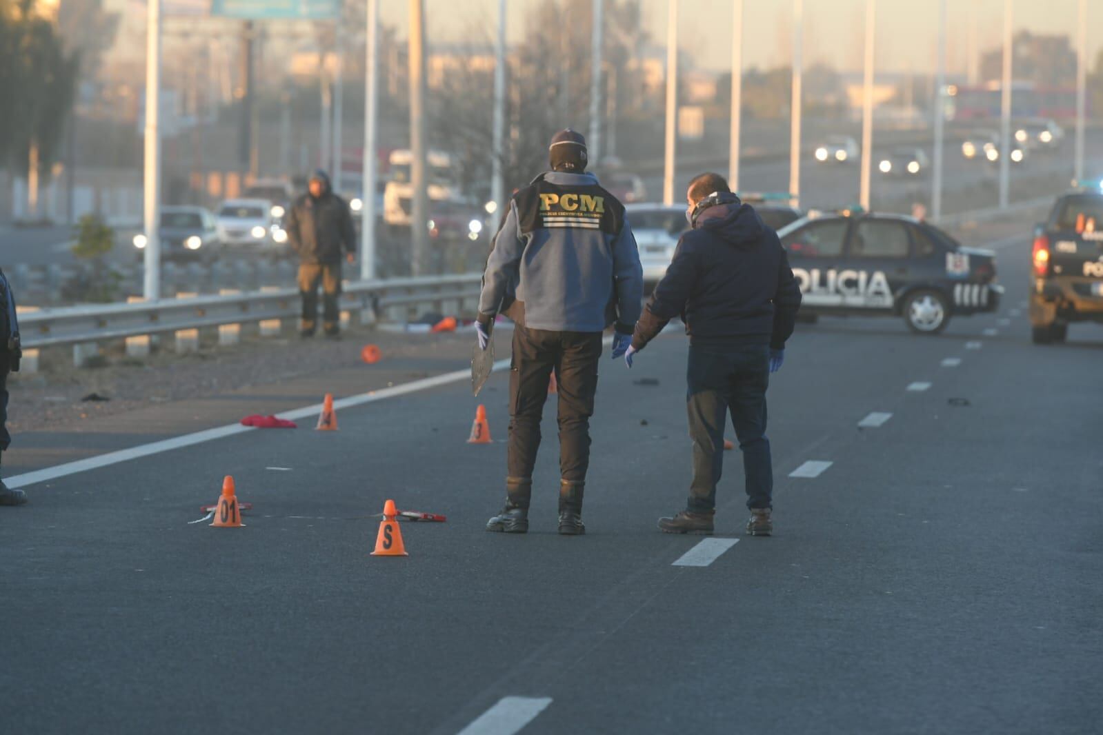 Una mujer fue atropellada en Acceso Sur y murió.