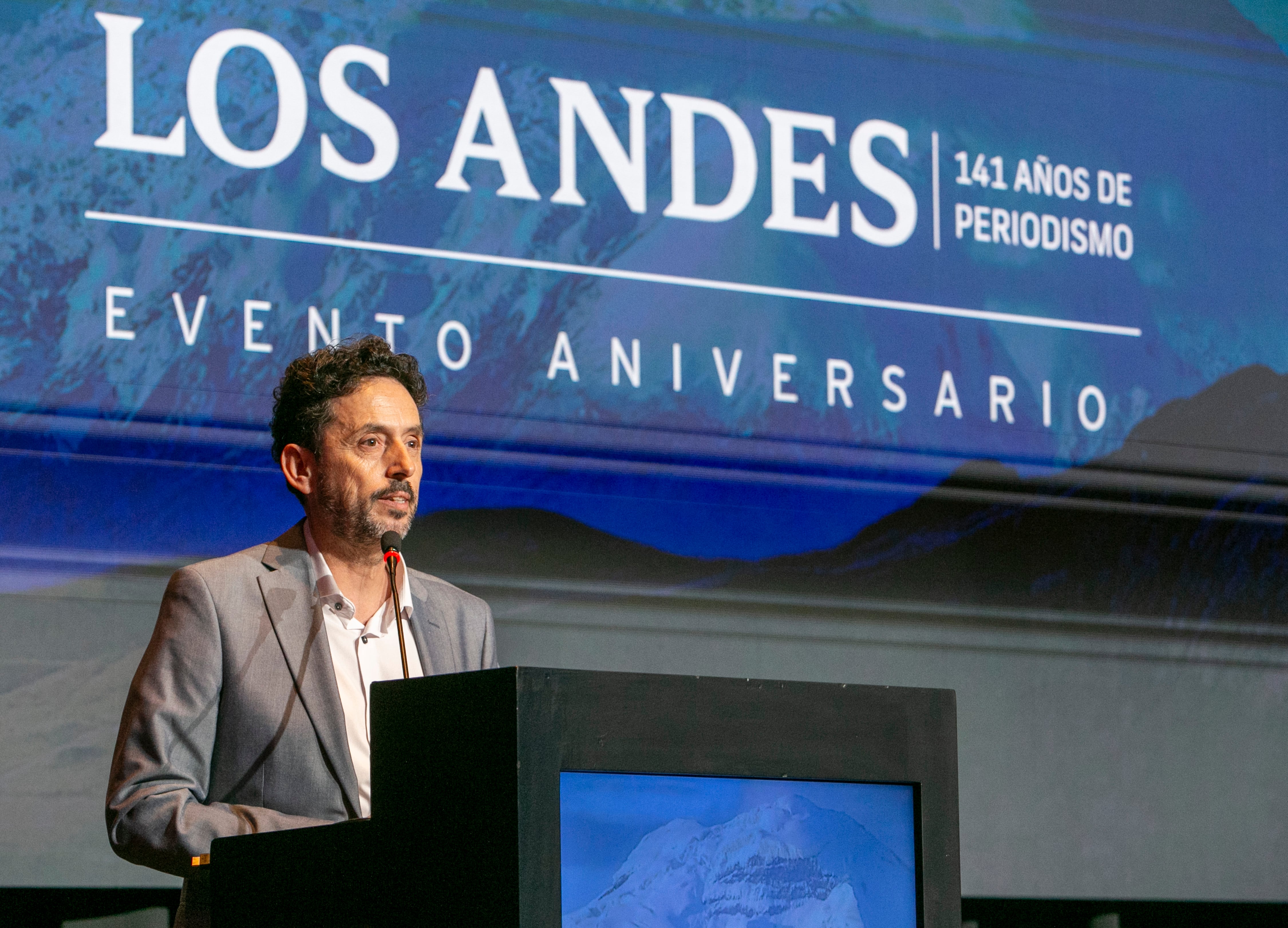 Pablo dellazoppa, director de contenidos de Los Andes durante la apertura de celebración por los 141 años del diario. Foto: Los Andes