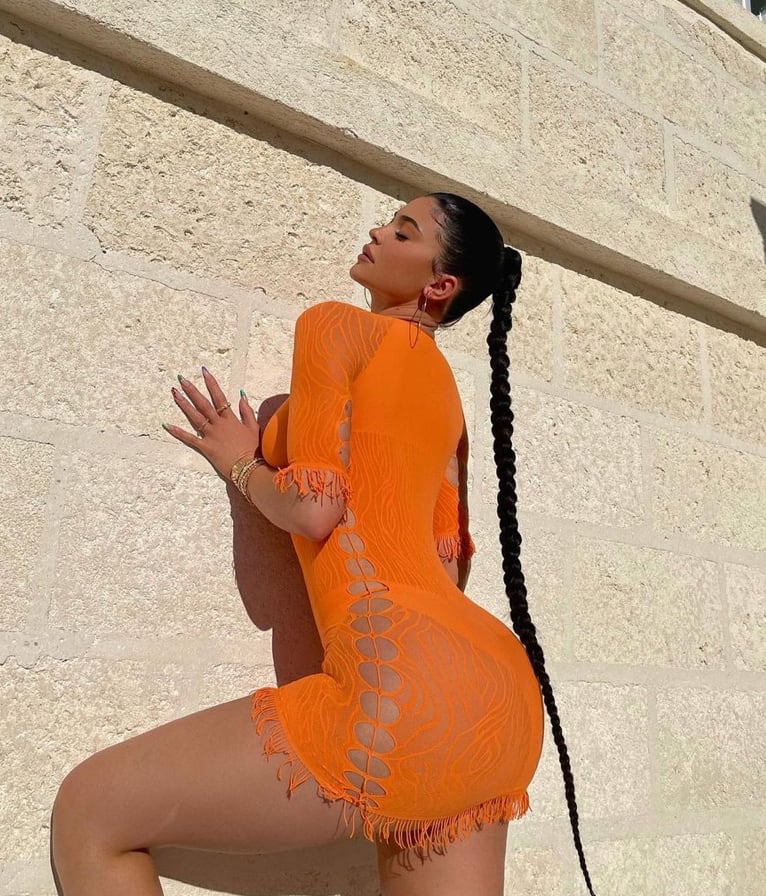 Un vestido naranja del estilo de su última publicación.