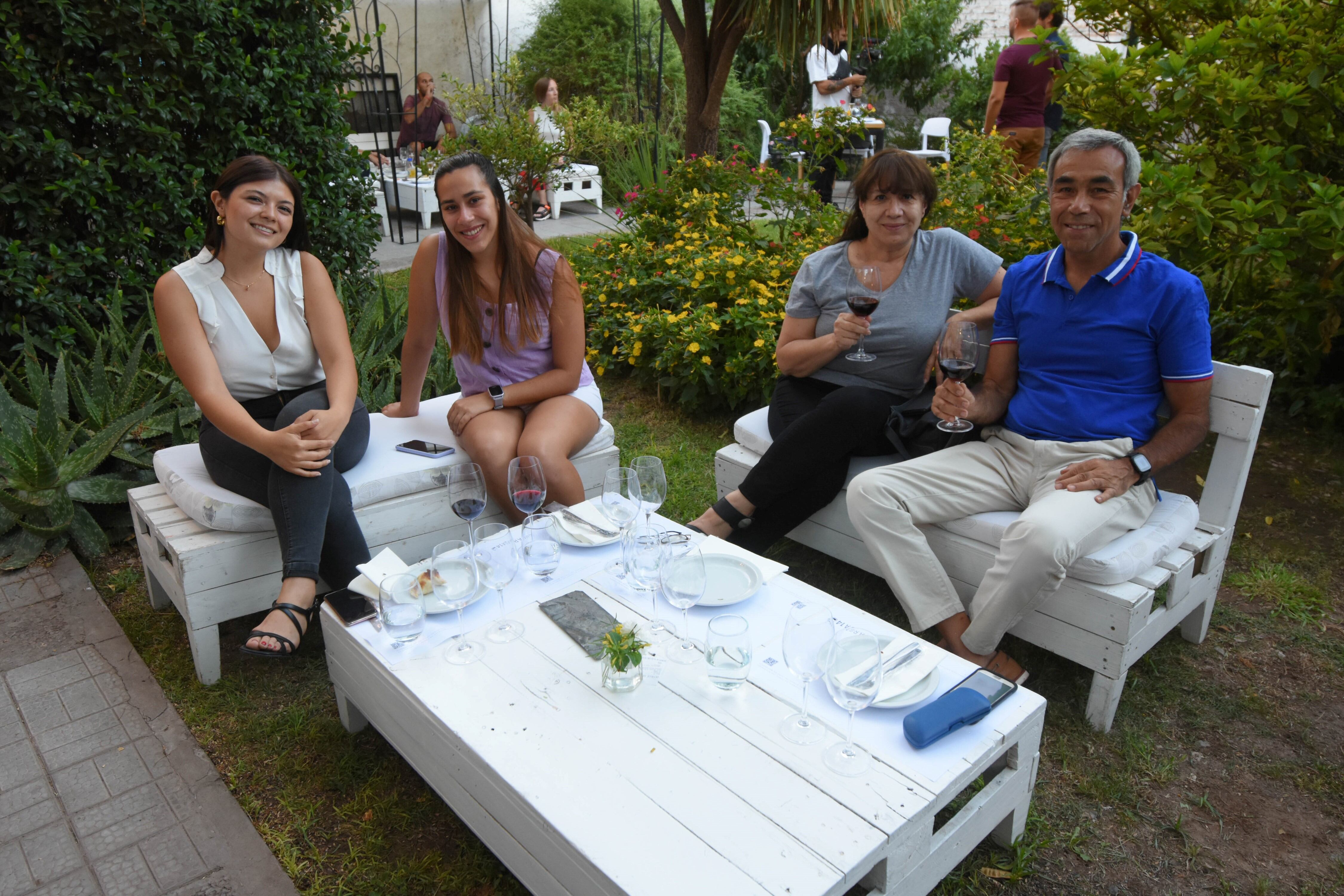 Celina Veliz, Julieta Garro, Liliana Osay y José Luis Garro -  José Gutierrez / Los Andes