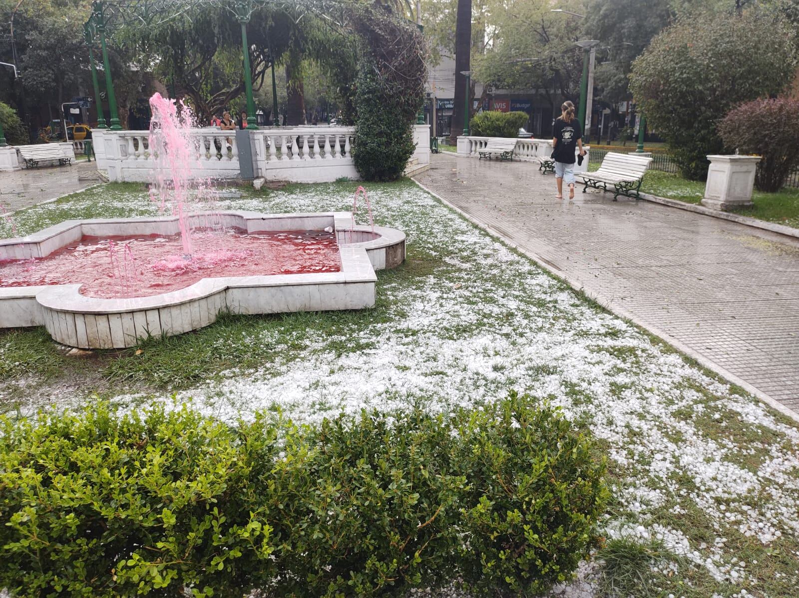 Las calles de Ciudad tras la fuerte tormenta de granizo.