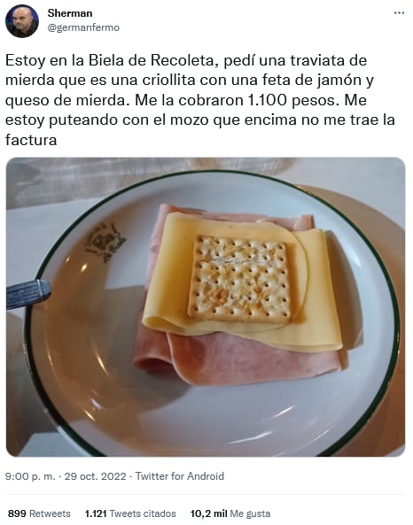 El dueño del restorán que cobró más de mil pesos por una traviata con queso se defendió de las críticas. Twitter.