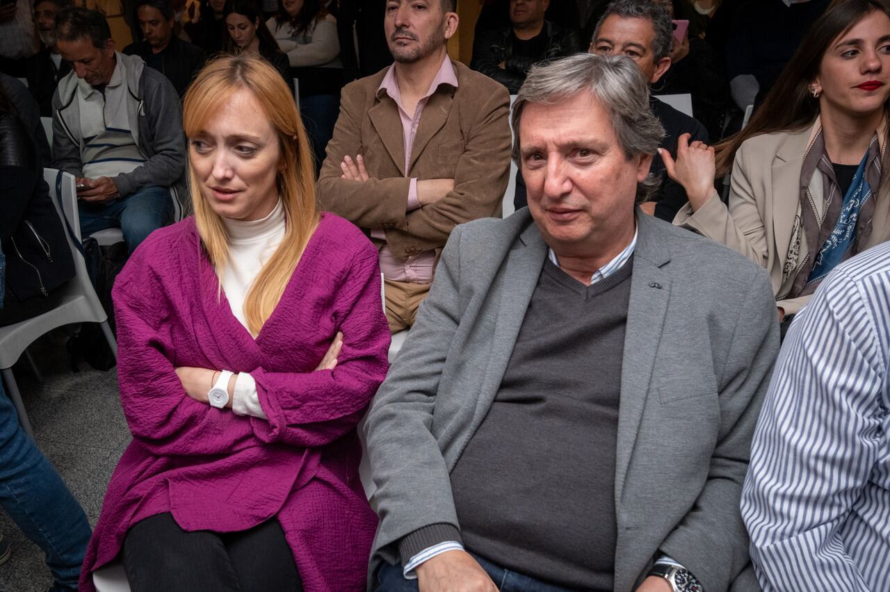 En la visita de Agustín Rossi, quien actualmente es el jefe de Gabinete de Alberto Fernández y candidato a vicepresidente acompañando a Sergio Massa, estuvieron Anabel Fernandez Sagasti junto a Emir Felix 
Foto: Ignacio Blanco / Los Andes

