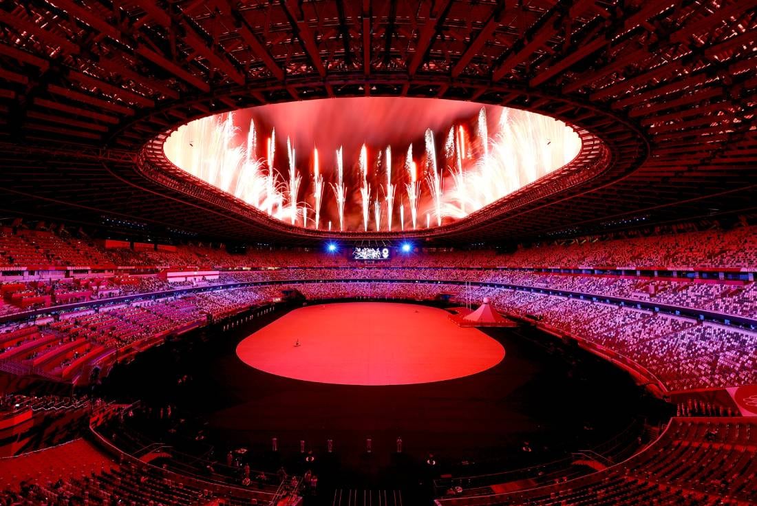 El estadio olímpico de Tokio brilló en la ceremonia inaugural. 