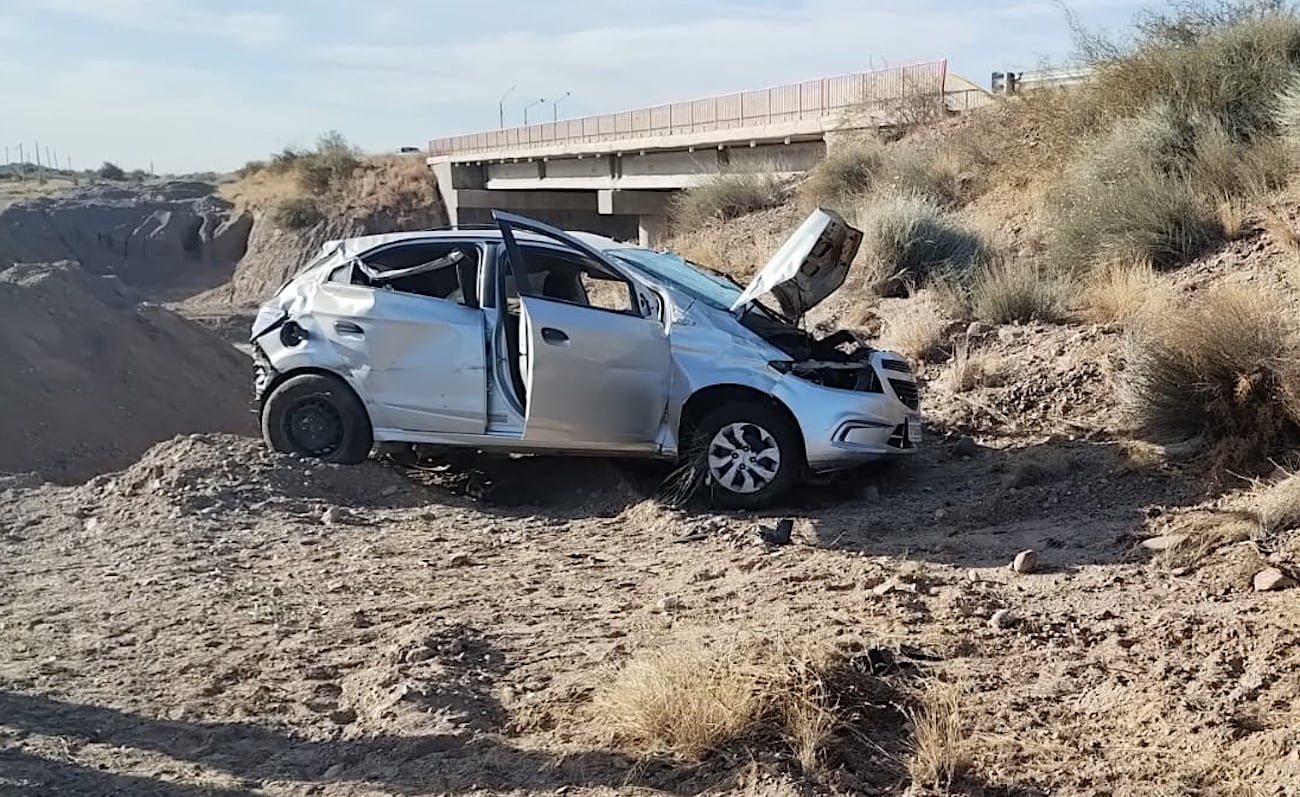 Murió una joven turista al caer en auto a un pozo de cuatro metros sobre ruta 40 en Valle de Uco. Foto: Gentileza