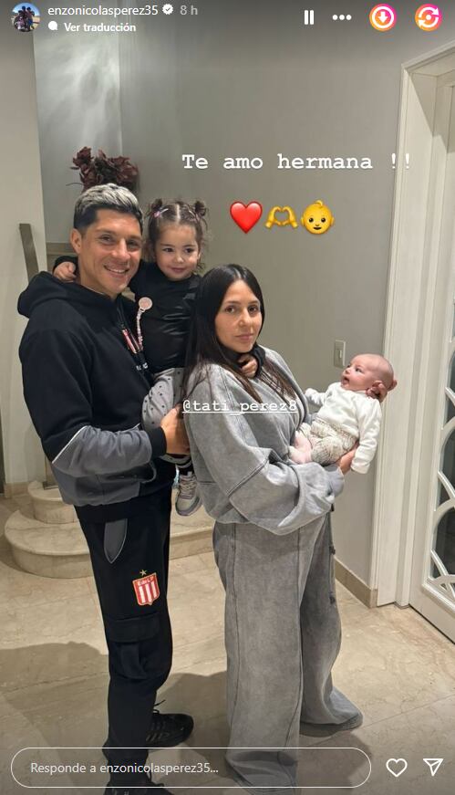 Enzo Pérez junto a su hermana