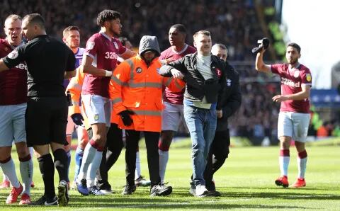 Paul Mitchell luego de agredir a Jack Grealish